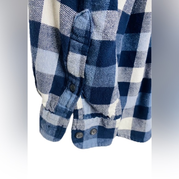 Men's Croft & Barrow, Classic Fit, Button Down Collar Dress Shirt. Blue. Size L - Picture 4 of 6